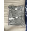 T-shirt Nike Tee shirt Nike Gris avec logo blanc