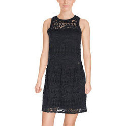 Robe Guess Robe sans Manches et en Dentelles Noir