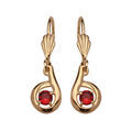 Boucles d'oreille sur Artemare : Boucles d'oreilles pendantes en plaqu&eacute; or forme escargot avec oxyde rouge serti au centre et fermoir dormeuse