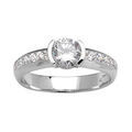 Bagues sur Artemare : Bague en argent rhodi&eacute; demi-rail d'oxydes blancs et un gros oxyde blanc au centre avec bords lisses
