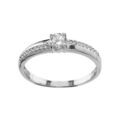 Bague en argent rhodi&eacute; avec demi-rails d'oxydes blancs en d&eacute;call&eacute; et solitaire en oxyde blanc