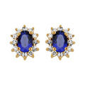 Boucles d'oreille sur Artemare : Boucles d'oreilles en plaqu&eacute; or collection joaillerie oxyde bleu au centre et petits oxydes blancs autour et fermoir poussette