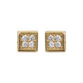 Boucles d'oreilles en plaqu&eacute; or carr&eacute; avec 4 oxydes blancs sertis et bords lisses et fermoir poussette