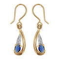 Boucles d'oreille sur Artemare : Boucles d'oreilles pendantes en plaqu&eacute; or collection joaillerie oxyde ovale bleu au creux d'une vague lisse avec partie ouvrag&eacute;e au dessus et fermoir crochet