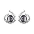 Boucles d'oreille sur Artemare : Boucles d'oreilles en argent rhodi&eacute; forme arrondie ouverte en haut avec oxydes blancs sertis en bas et perle grise et fermoir poussette