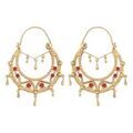 Cr&eacute;oles ethniques en plaqu&eacute; or orn&eacute;es de cristal synth&eacute;tique rouge avec pampilles - diam&egrave;tre anneaux 33mm