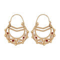 Cr&eacute;oles ethniques en plaqu&eacute; or orn&eacute;es de cristal synth&eacute;tique rouge et blanc - diam&egrave;tre anneaux 23mm