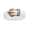 Bagues sur Artemare : Bague en c&eacute;ramique blanche avec boucle de ceinture en plaqu&eacute; or rose et oxydes blancs sertis