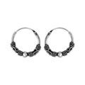 Créoles en argent patiné balinaises avec motifs enroulés, striés, serpentins et boule lisse Boucles d'oreille sur Artemare : Créoles en argent patiné balinaises avec motifs enroulés, striés, serpentins et boule lisse