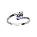 Bague en argent rhodi&eacute; brin qui fait le tour et 2 oxydes bleus dans l'intervalle au milieu Artemare