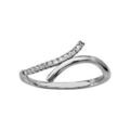 Bague en argent rhodi&eacute; brin qui fait le tour avec extr&eacute;mit&eacute;s en sens inverse dont 1 lisse et l'autre orn&eacute;e d'oxydes blancs sertis