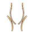 Boucles d'oreille sur Artemare : Boucles d'oreilles en plaqu&eacute; or baguettes courb&eacute;es coll&eacute;es dont 1 lisse et l'autre orn&eacute;e d'oxydes blancs et fermoir poussette