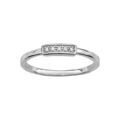 Bague en argent rhodi&eacute; anneau lisse avec rectangle orn&eacute; d'oxydes blancs sertis au milieu