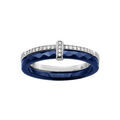 Bague en c&eacute;ramique bleu 2 anneaux, 1 en c&eacute;ramique bleu facett&eacute; et 1 en argent rhodi&eacute; avec rail central d'oxydes blancs sertis