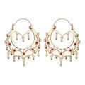 Boucles d'oreille sur Artemare : Cr&eacute;oles &eacute;thniques en plaqu&eacute; or avec pierres rouges diam&egrave;tre 45mm