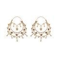 Boucles d'oreille sur Artemare : Cr&eacute;oles &eacute;thniques en plaqu&eacute; or avec pierres rouges avec petit h&eacute;risson suspendu diam&egrave;tre 45mm