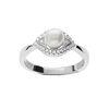 Bague en argent rhodi&eacute; avec Perle de culture d'eau douce blanche 6mm sur oeil d'oxydes blancs sertis