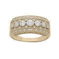 Bague en plaqu&eacute; or grande taille large orn&eacute;e d'oxydes blanc sertis
