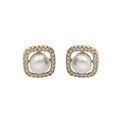 Boucles d'oreille en plaqu&eacute; or carr&eacute; oxydes blancs avec Perle de culture d'eau douce blanche et fermoir poussette Artemare