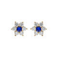 Boucles d'oreille sur Artemare : Boucles d'oreille ttige en plaqu&eacute; or marguerite oxydes centre bleu fonc&eacute; et contour blancs sertis et fermoir poussette
