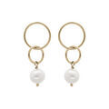 Boucles d'oreille sur Artemare : Boucles d'oreille en plaqu&eacute; or 2 anneaux et Perle de culture d'eau douce blanche et fermoir pousette