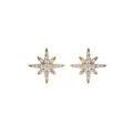 Boucles d'oreille sur Artemare : Boucles d'oreille en plaqu&eacute; or &eacute;toile oxydes blancs sertis et fermoir poussette