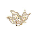 Broches sur Artemare : Broche en plaqu&eacute; or motif papillon et oxydes multi couleurs