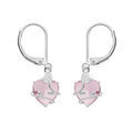 Boucles d'oreille en argent platin&eacute; avec coeur oxyde rose suspendu motif volute et fermoir dormeuse