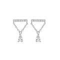 Boucles d'oreille en argent rhodi&eacute; barrette d'oxydes blancs, cha&icirc;nette et oxyde blanc forme poire serti avec fermoir poussette Artemare