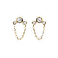 Boucles d'oreille en plaqu&eacute; or 3 oxydes blancs sertis et cha&icirc;nette et fermoir poussette