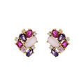 Boucles d'oreille sur Artemare : Boucles d'oreille en plaqu&eacute; or g&eacute;om&eacute;trie oxydes roses et violets et fermoir poussette