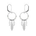 Boucles d'oreille sur Artemare : Boucles d'oreille en argent rhodi&eacute; anneau suspendu 15mm avec boules lisses et blanches pampille 3 plumes fermoir dormeuse