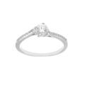 Bague en argent rhodi&eacute; solitaire avec rivi&egrave;re d'oxydes blancs sertis et 1 oxyde blanc serti griffe Artemare