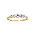 Bague en plaqu&eacute; or 5 oxydes blancs sertis en cascade sur le dessus