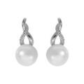 Boucles d'oreille sur Artemare : Boucles d'oreille tige en argent platin&eacute; perle de culture d'eau douce avec oxydes blancs sertis