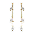 Boucles d'oreille sur Artemare : Boucles d'oreille tige acier et PVD jaune et perles de culture d'eau douce