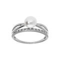Bague en argent platin&eacute; de forme crois&eacute;e avec perle de culture d'eau douce et oxydes blancs sertis Artemare