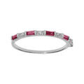 Bague en argent rhodi&eacute; motif rectangle avec oxydes fushia et blancs