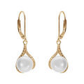 Boucles d'oreille en plaqu&eacute; or forme goutte avec perle de culture d'eau douce et oxydes blancs, dormeuse Artemare