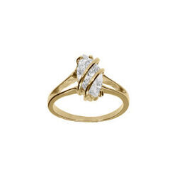 Bague en plaqu&eacute; or forme navette ovale oxyde blanc