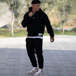 Jogging THEAD. DYLAN JOGGING
