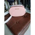Sac Bandouliere MICHAEL Michael Kors Sac &agrave; bandouli&egrave;re Jet Set Travel de taille moyenne en cuir Saffi Rose