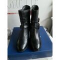 Bottes femme sur Grenoble : Bottines Karakool Bottines en cuir noir