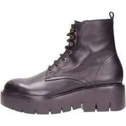 Boots CallagHan -