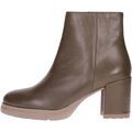 Boots CallagHan -