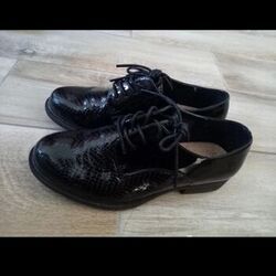 Derbies Moony Mood Derbies Moony Mood