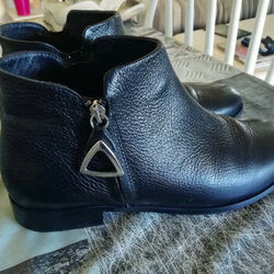 Bottines Cuir V&eacute;ritable Jolies bottines cuir comme neuves Noir