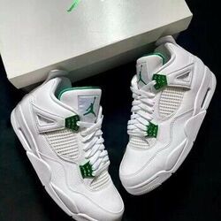 Chaussures Nike Air Jordan 4