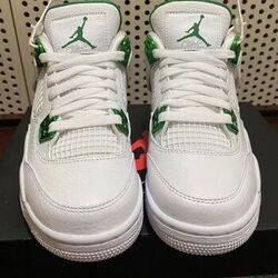 Chaussures Nike Air Jordan 4