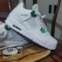 Chaussures Nike Air Jordan 4